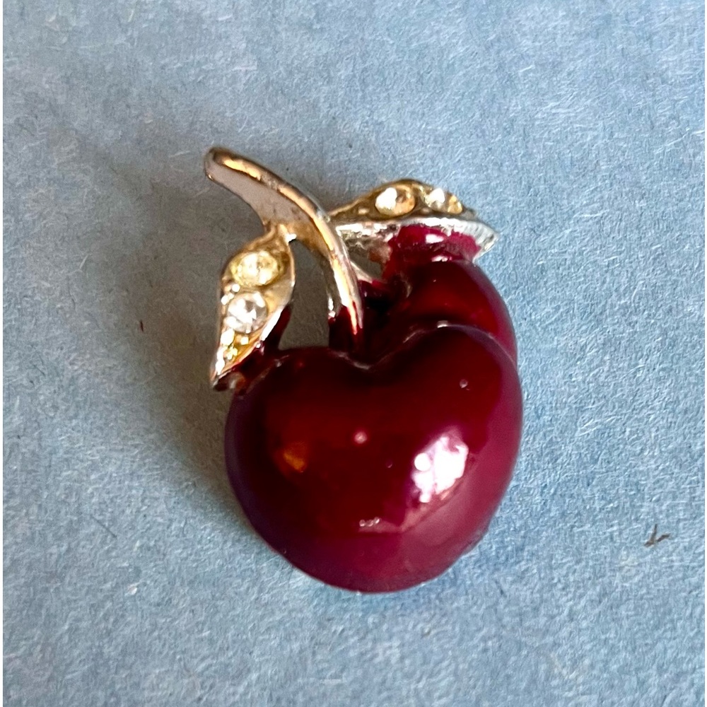 Sweet little vintage, cherry pin. All rhinestones present. A few scratch…